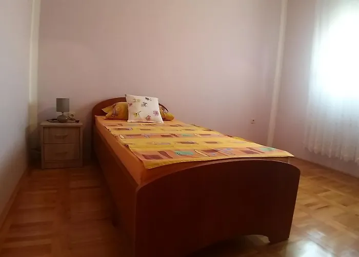 Sunny Jukic With Sea View *